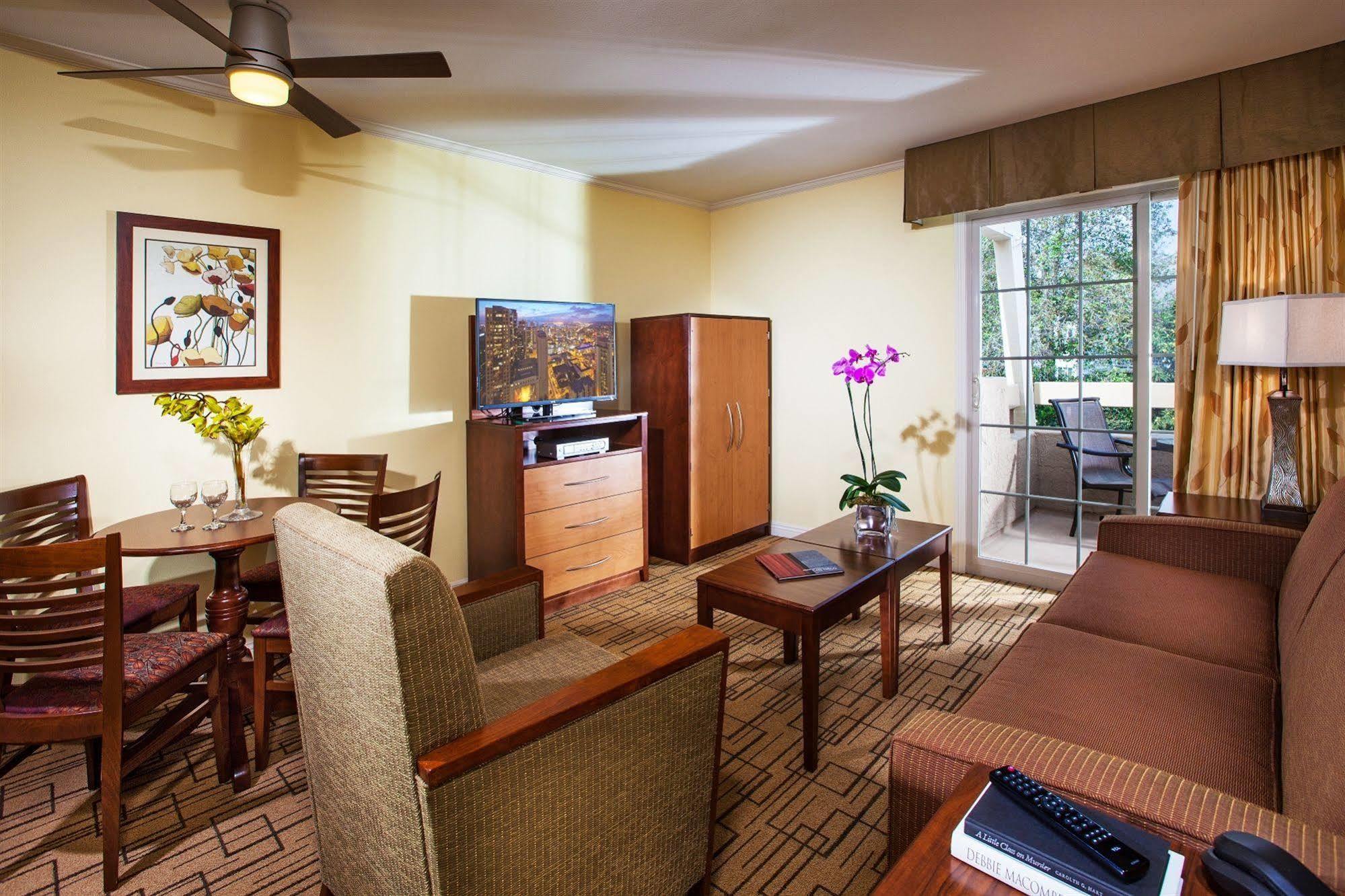 Winners Circle Hotel
